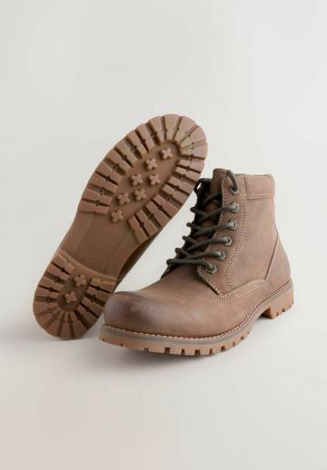 Ботинки на шнуровке