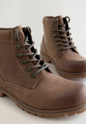 Ботинки на шнуровке