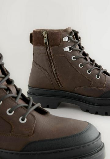 Ботинки на шнуровке