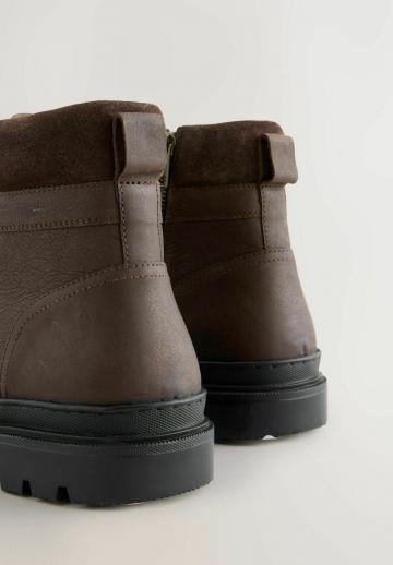 Ботинки на шнуровке