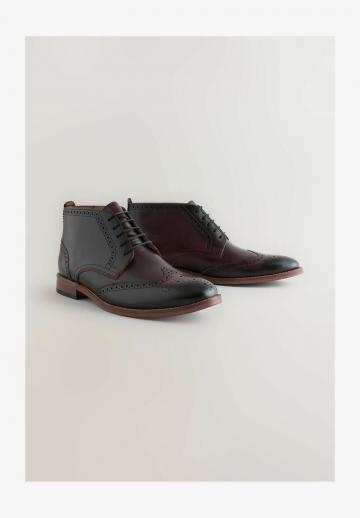 Ботинки на шнуровке