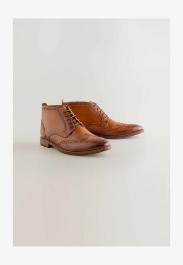 Ботинки на шнуровке