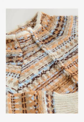 Жаккардовая вязаная кофта