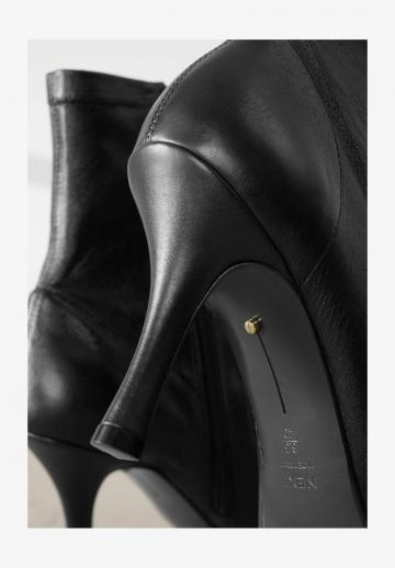 Высокие сапоги