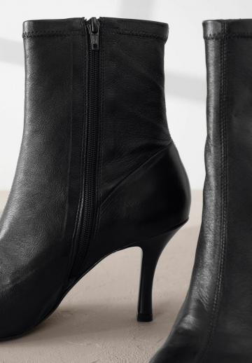 Высокие сапоги