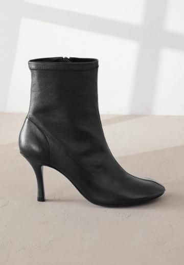 Высокие сапоги