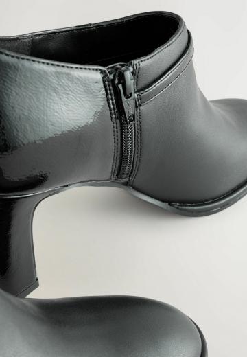 Туфли с высоким носом