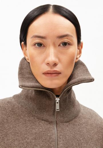 Вязаная кофта