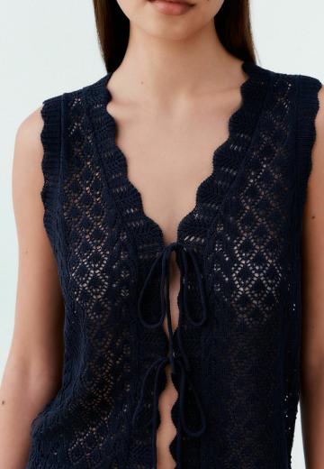 Вязаный жилет