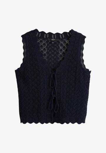 Вязаный жилет