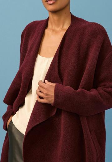 Длинный жилет