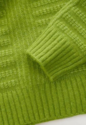 Пуловер с вырезом V