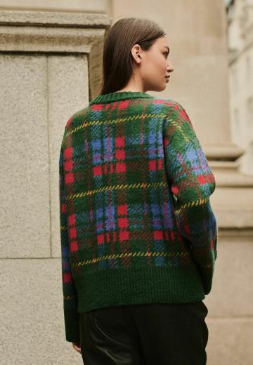 Пуловер с вырезом V