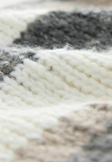 Пуловер в полоску