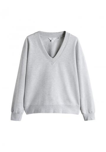 Пуловер с вырезом V