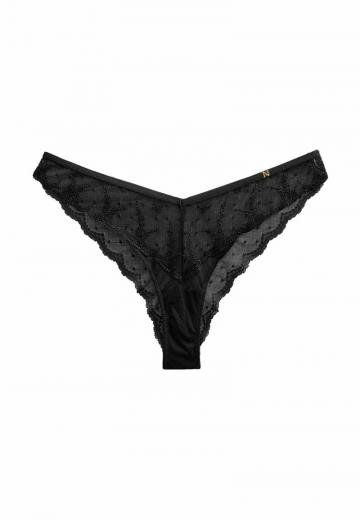 Трусы на бедрах