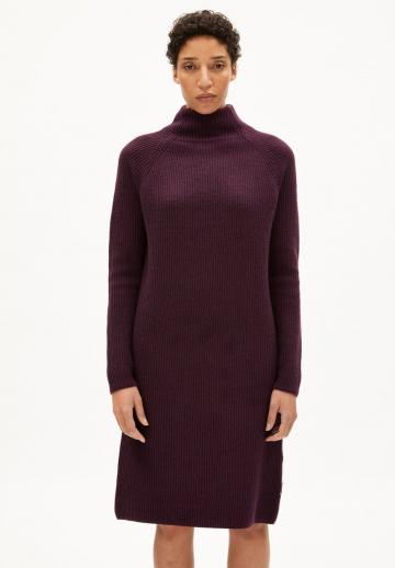 Вязаное платье