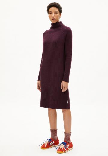 Вязаное платье
