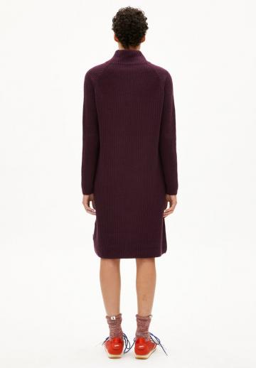 Вязаное платье