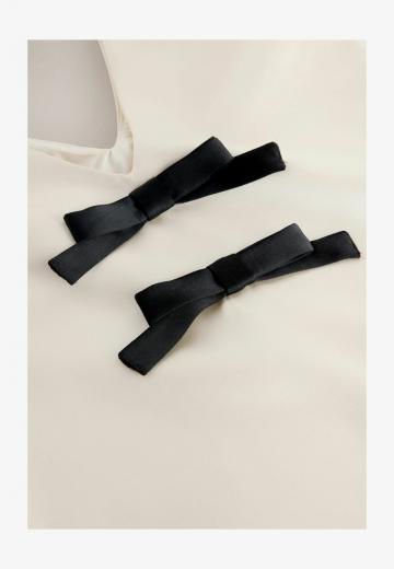 Блузка без рукавов