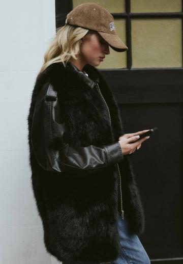 Длинный жилет