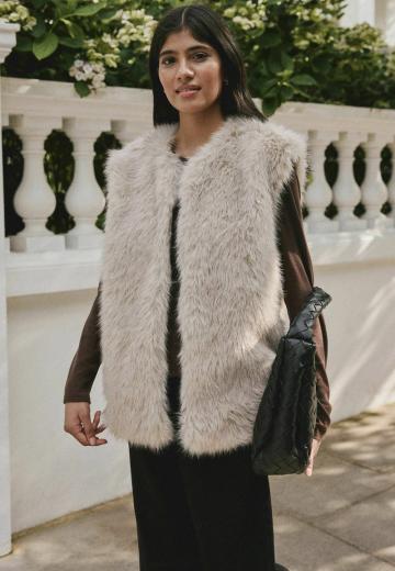 Пуховой жилет