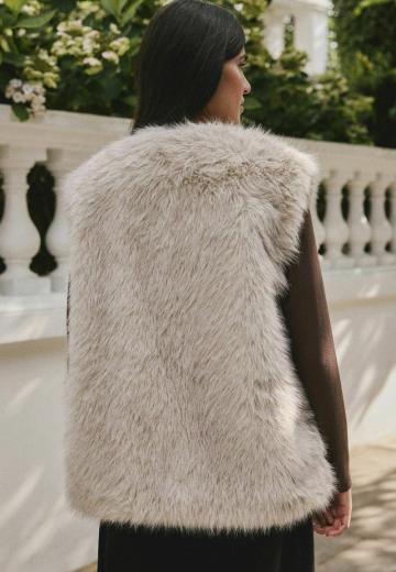 Пуховой жилет