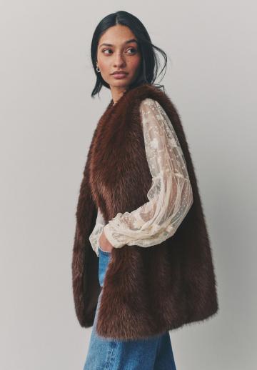 Пуховой жилет