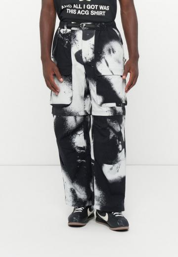 Брюки с накладными карманами