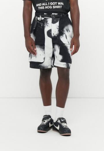 Брюки с накладными карманами