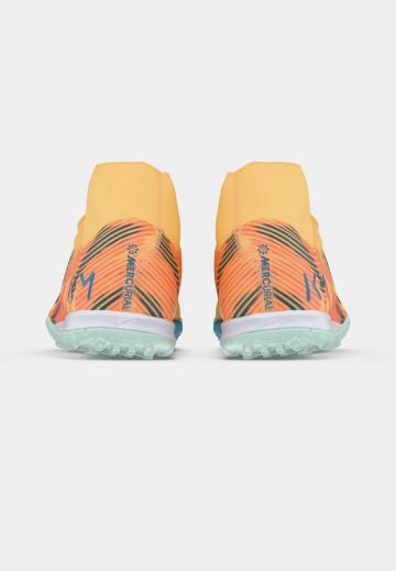 Футбольные бутсы