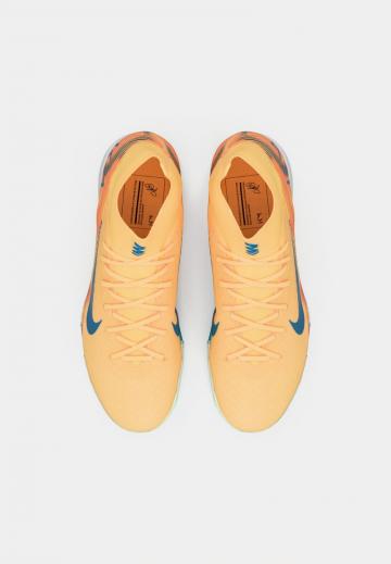 Футбольные бутсы