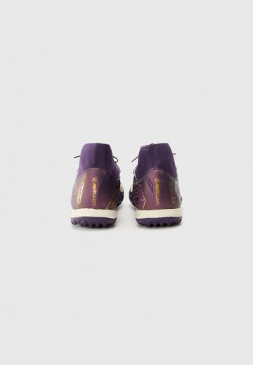 Футбольные бутсы