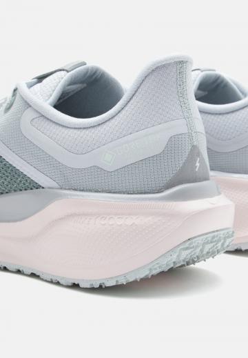 Беговые кроссовки