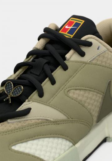 Теннисные кроссовки