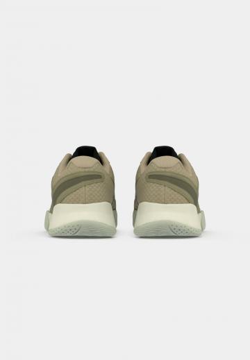 Теннисные кроссовки