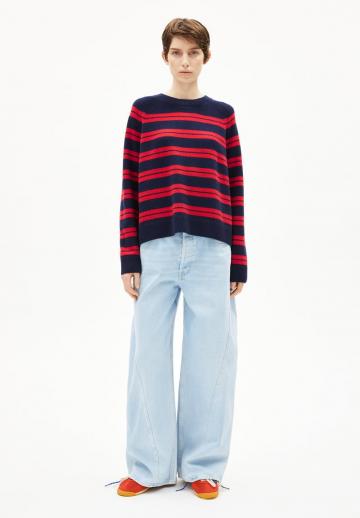Пуловер в полоску