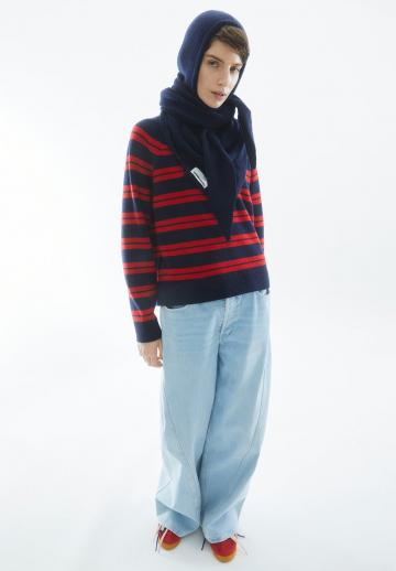 Пуловер в полоску