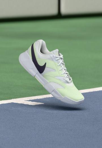 Теннисные кроссовки