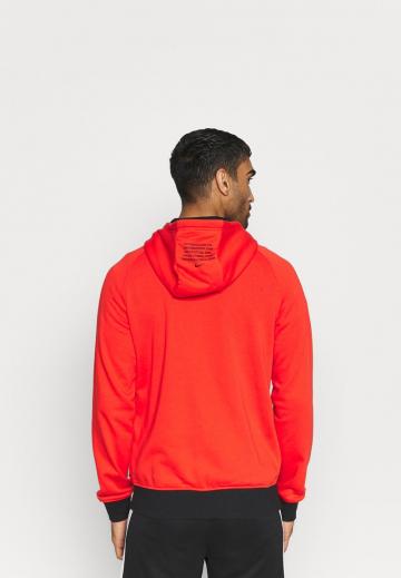 Спортивная кофта