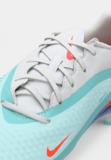 Футбольные бутсы