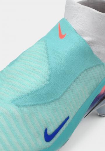 Футбольные бутсы