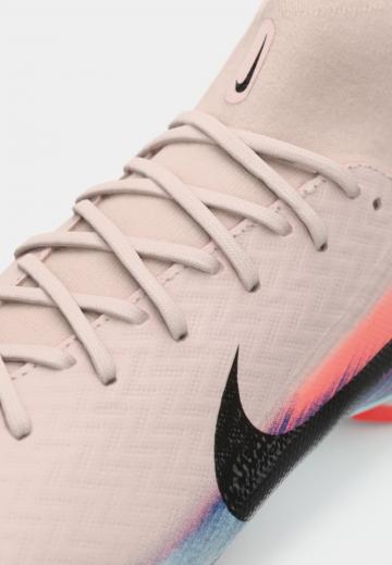 Футбольные бутсы