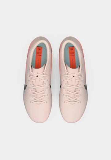 Футбольные бутсы