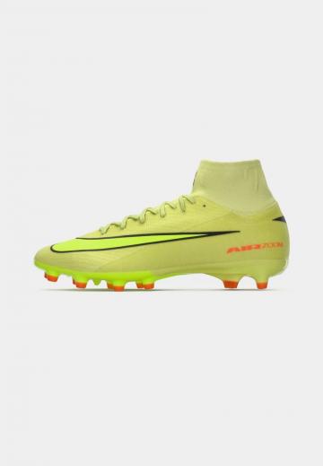 Футбольные бутсы