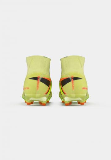 Футбольные бутсы