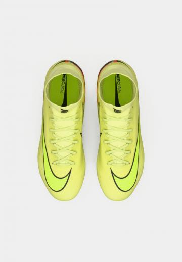 Футбольные бутсы