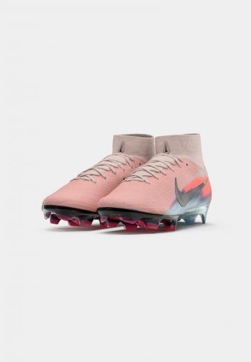 Футбольные бутсы