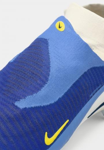 Футбольные бутсы