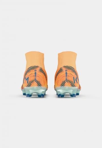 Футбольные бутсы